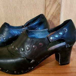 Dansko Black Leather Heals Size 37 EUC